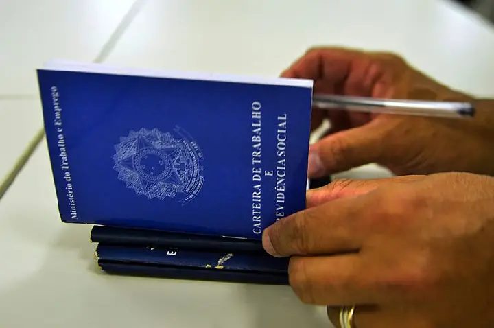 Brasil cria mais de 147 mil empregos com carteira assinada em agosto
