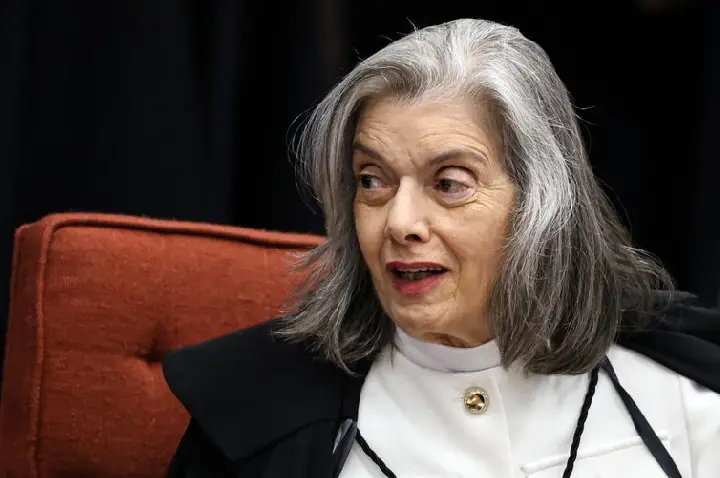 Cármen Lúcia diz que STF manterá defesa da democracia 