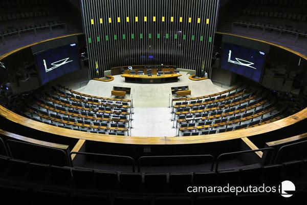 Câmara deve votar legalização dos jogos, cultivo da cannabis para uso medicinal e ensino à distância em 2022