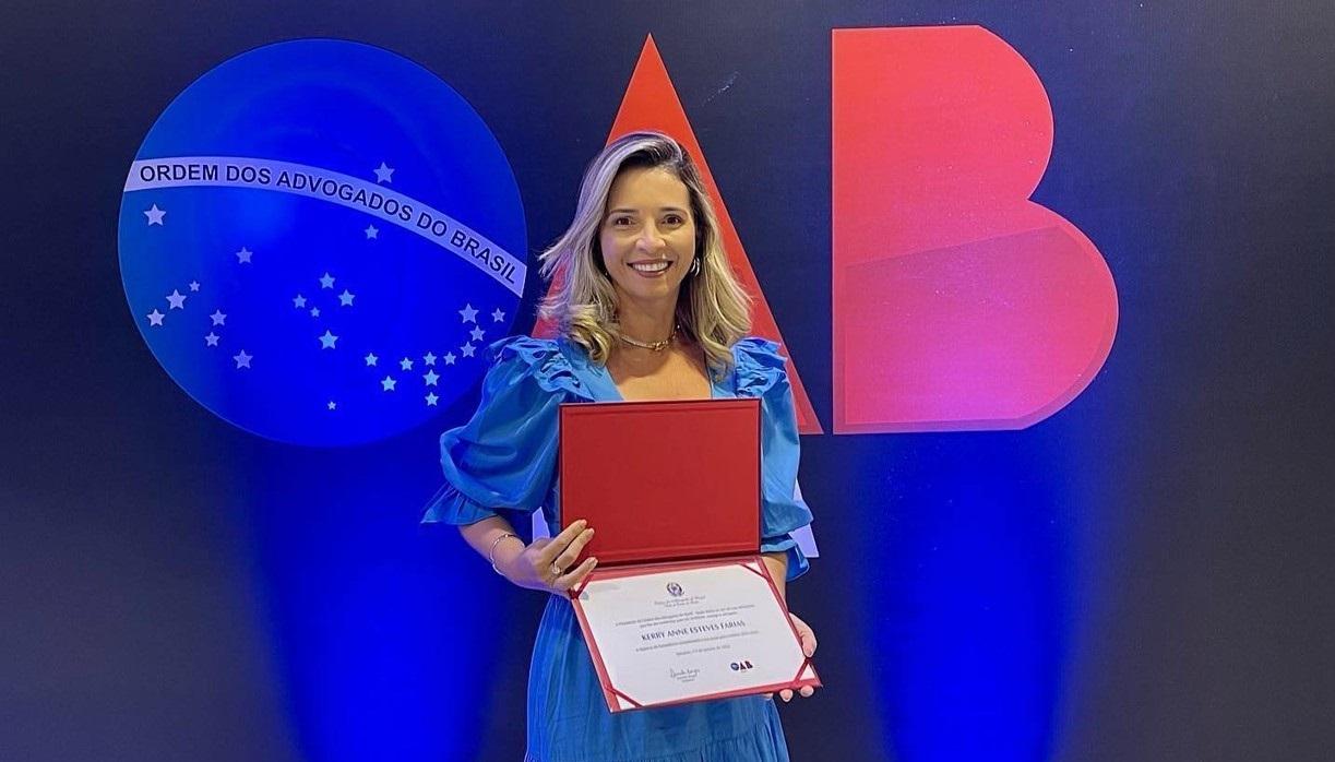 Eu diria que a doutora chegará aonde quiser chegar!