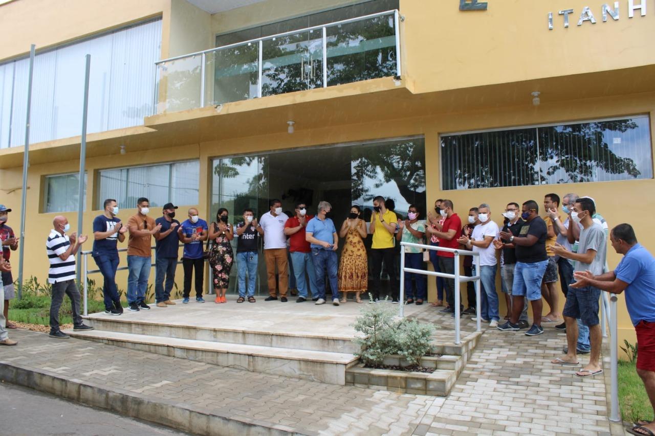 Prefeito Mildson faz entrega de veículos e máquinas para atender demandas da população