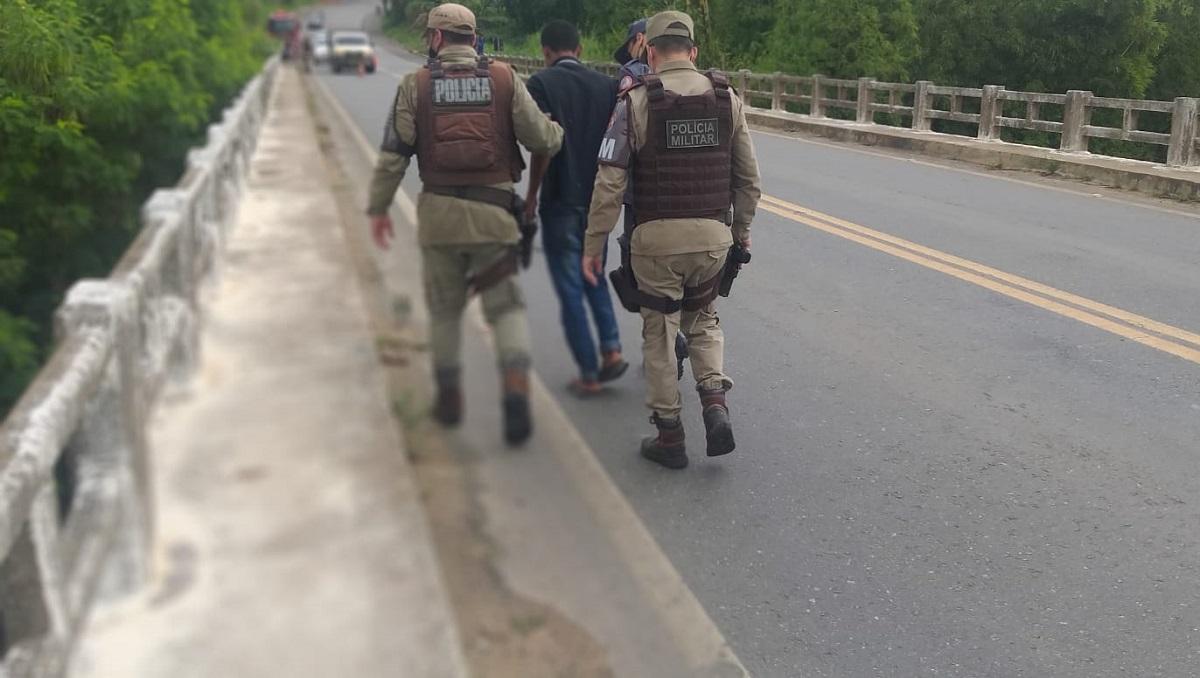 PM e bombeiros evitam que homem com transtorno mental cometesse suicídio em Teixeira de Freitas