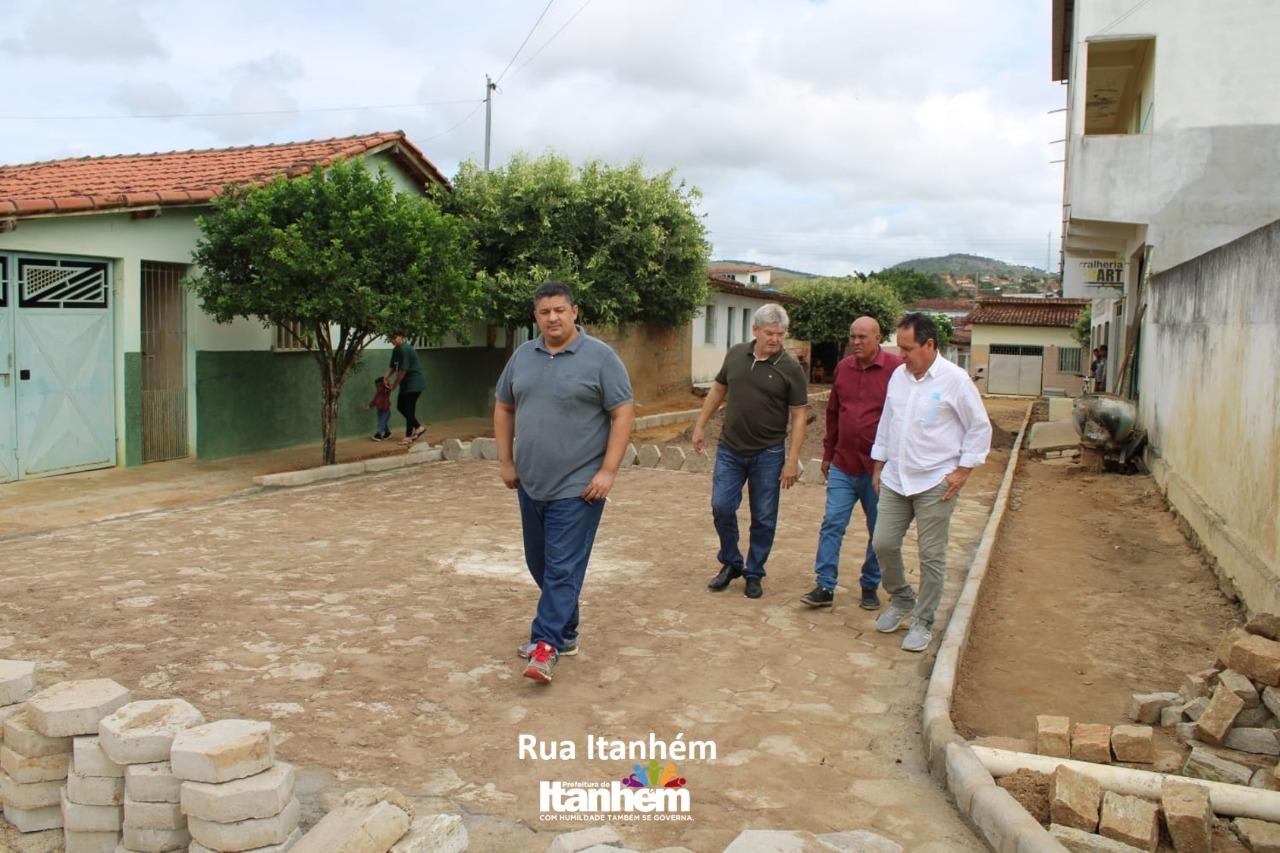 Pacote de obras conclui pavimentação de ruas em Batinga. Outras estão em andamento