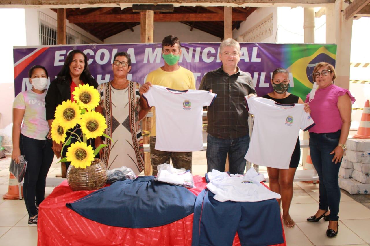 Prefeitura de Itanhém inicia distribuição de uniforme escolar à alunos da rede municipal