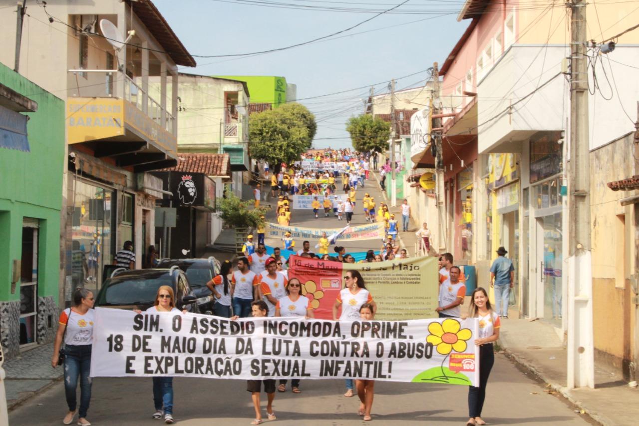 CREAS de Itanhém realiza grande caminhada em alusão ao 18 de Maio