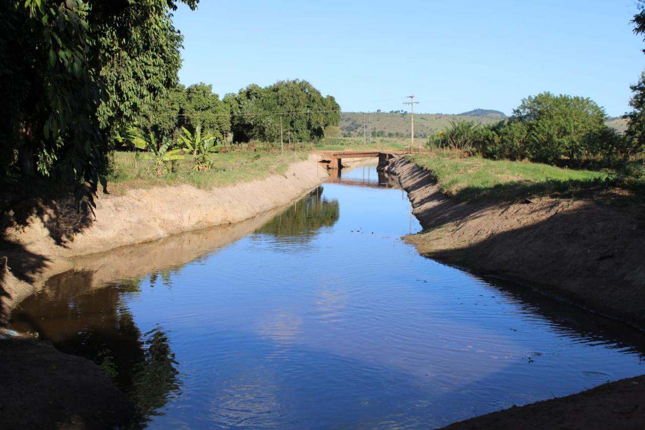 Infraestrutura faz novo trabalho de dragagem em canais e rios de Itanhém