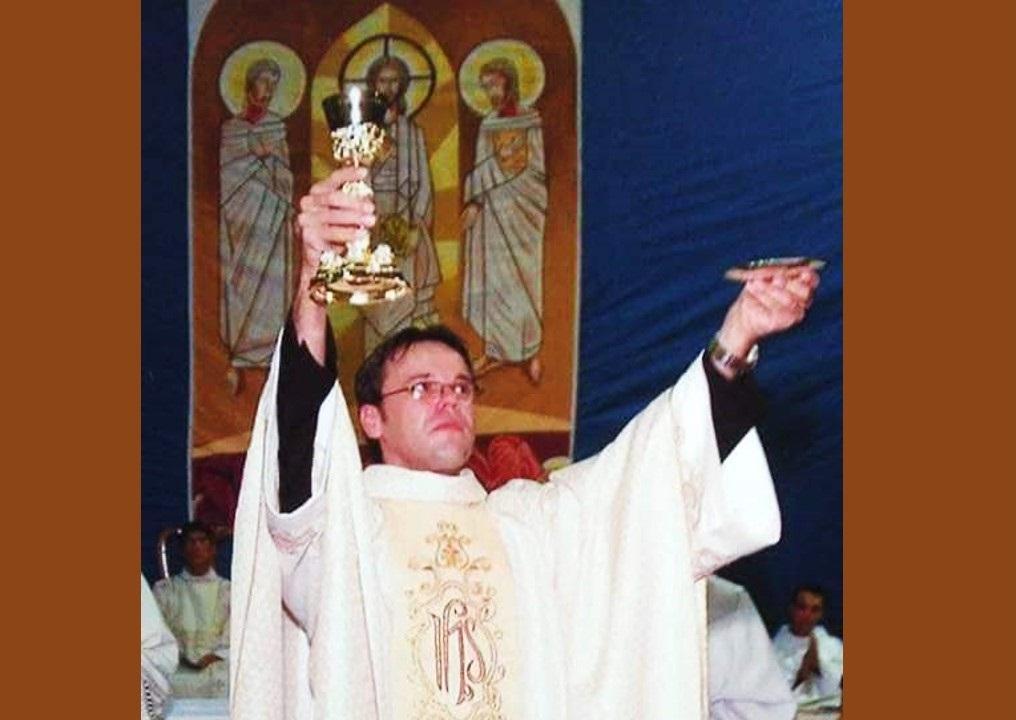 Padre de Itanhém orienta que fiéis usem máscara durante as celebrações e missas