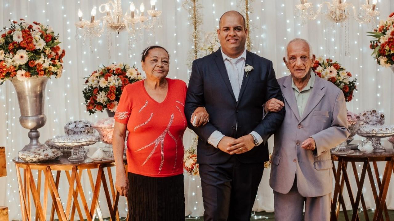 Dou-me por confortado diante da plena certeza de que o dono do universo recebeu Juvenato no palácio celestial