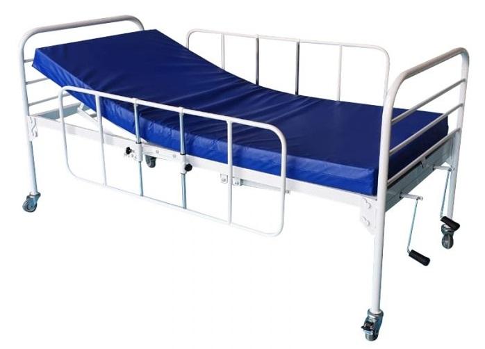 20 camas fowler, aquela em que a cabeceira da cama fica levantada em um &acirc;ngulo de 45 graus, facilitando a respira&ccedil;&atilde;o por conta da expans&atilde;o do pulm&atilde;o. 