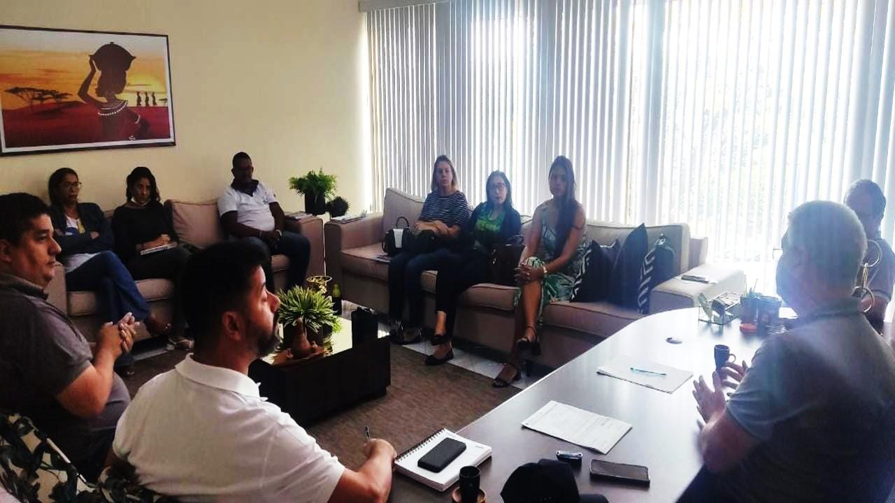 Prefeito fala de desafios enfrentados pela gestão para melhorar a saúde em reunião do Conselho Municipal