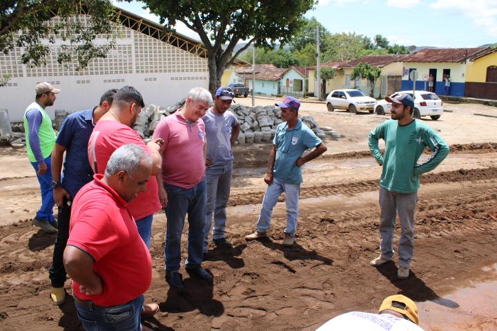 Serviços de calçamento seguem avançando em ruas em Santa Rita do Planalto