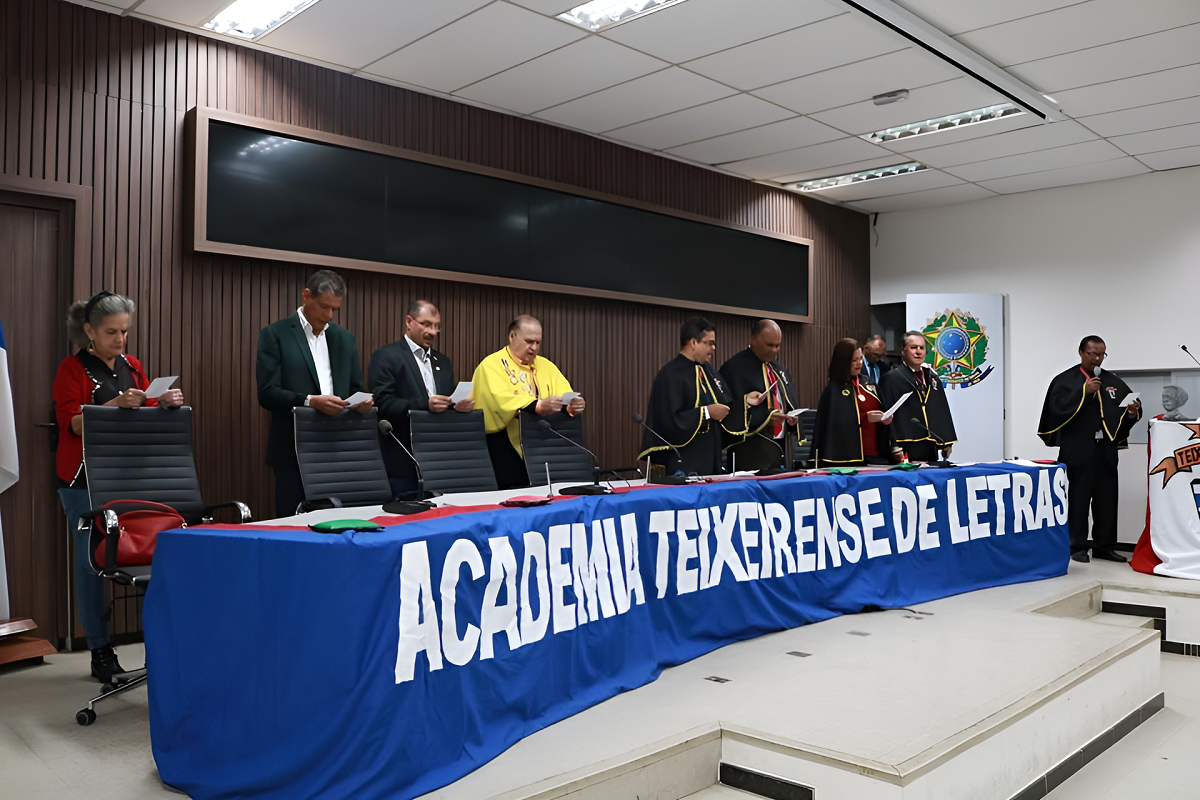 Academia Teixeirense de Letras realiza, nesta quinta-feira (1), sua última sessão solene de 2022