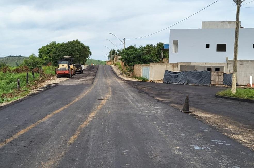 Asfalto do trevo de Itanhém à saída para Batinga já está sendo construído
