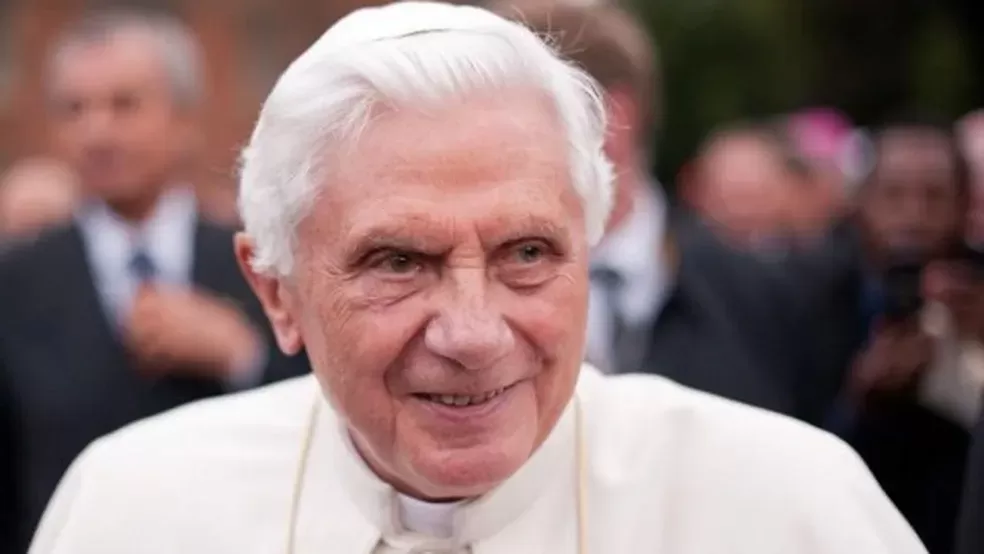 Morre Bento 16, aos 95 anos