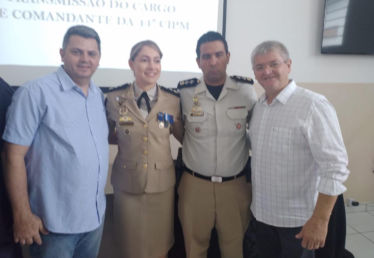 Prefeito e presidente da Câmara de Itanhém prestigiam passagem de comando da 44ª CIPM
