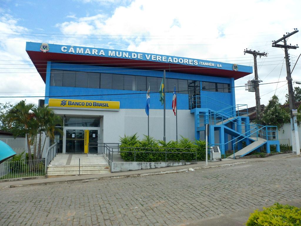 Vereadores devem cobrar nesta segunda (27) solução para falta de médicos no Hospital de Itanhém