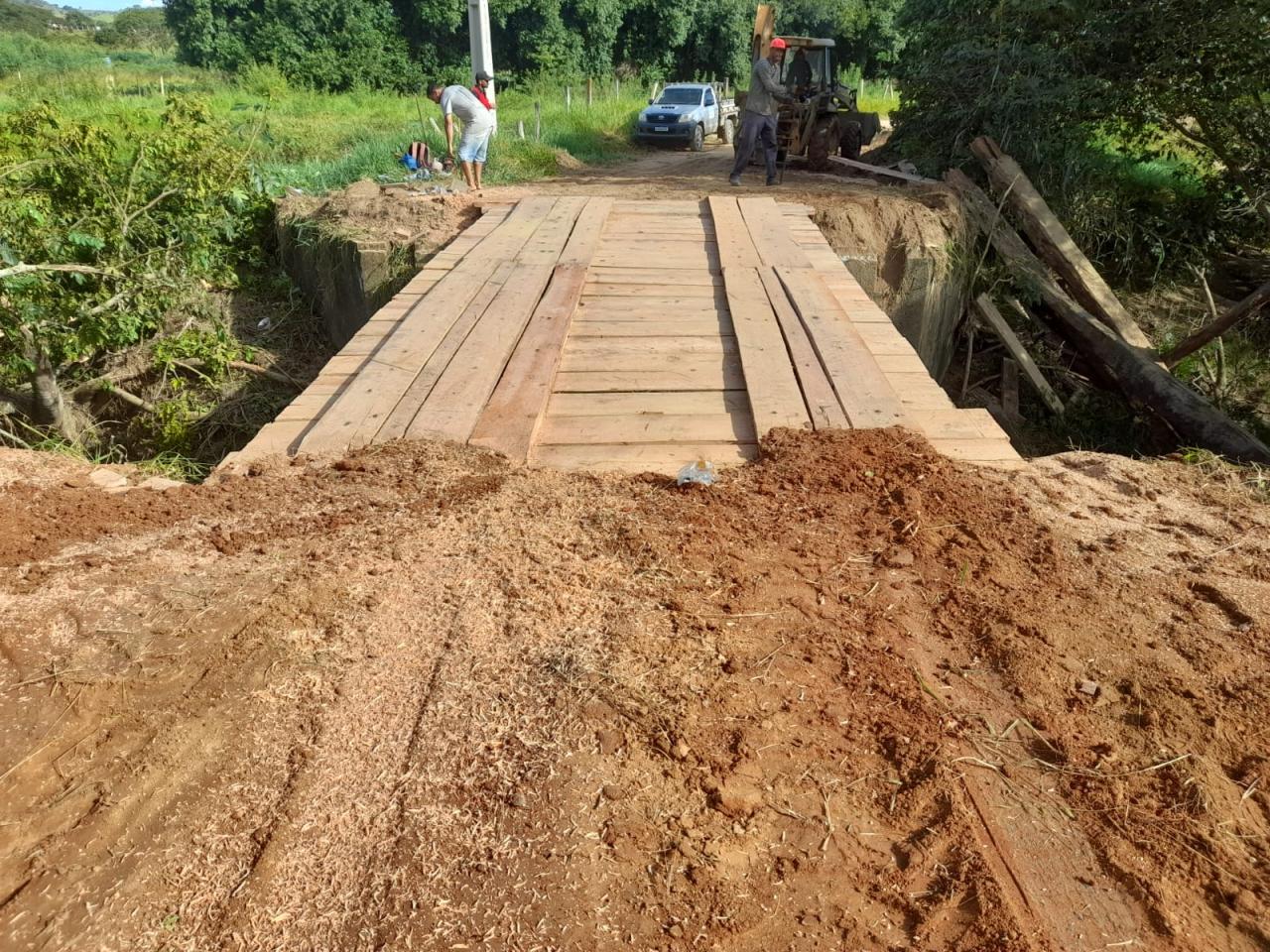 Prefeitura de Itanhém conclui reconstrução de ponte danificada na região de Batinga