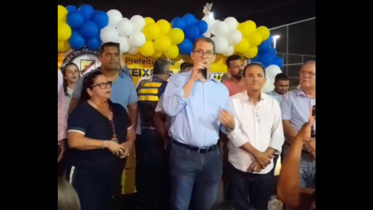 Belitardo fracassa ao transformar inauguração de um simples chafariz em palco de ódio e desrespeito à oposição