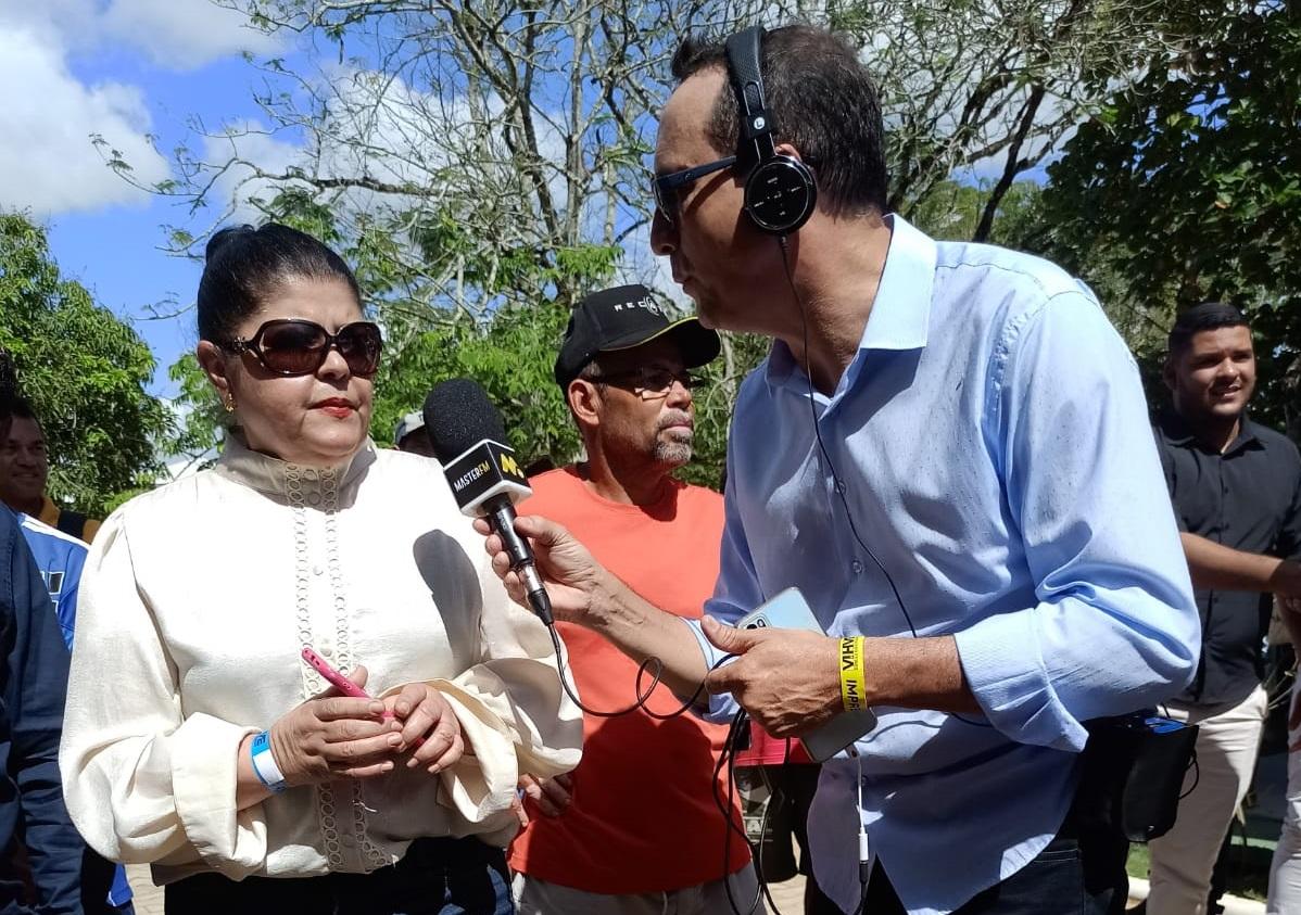Zulma Pinheiro mostrou-se satisfeita pela visita do governador e destacou a participação de sua gestão em obras inauguradas em Itanhém