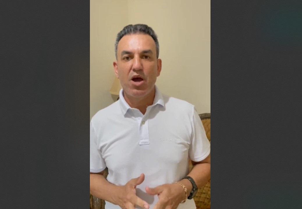 Vídeos: Caboquinho Porto refuta reportagem, mas não exibe trecho ofensivo a dona Olga, mãe do prefeito Mildson Medeiros