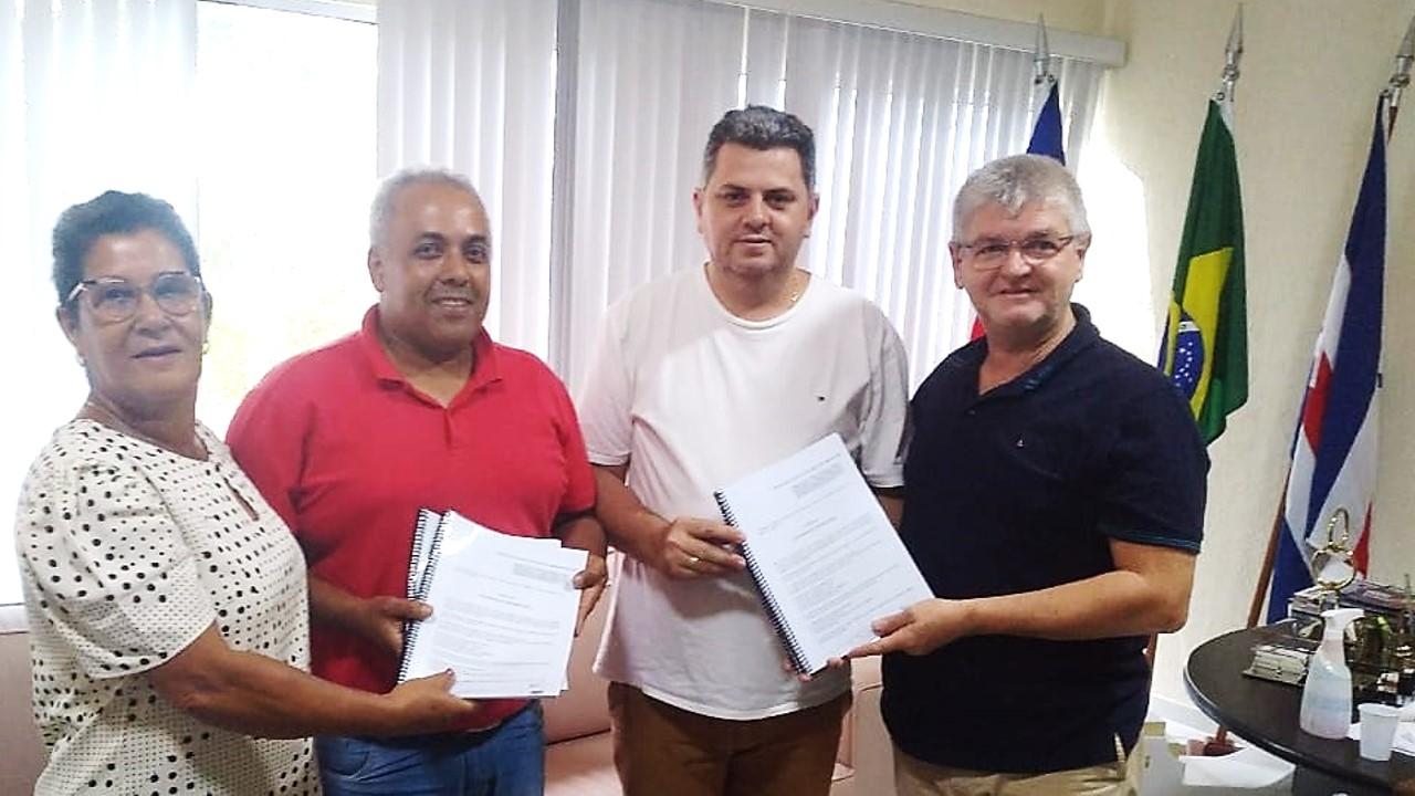 Prefeito dá um passo firme rumo à valorização da educação em Itanhém; plano de cargos e salários parecia inalcançável