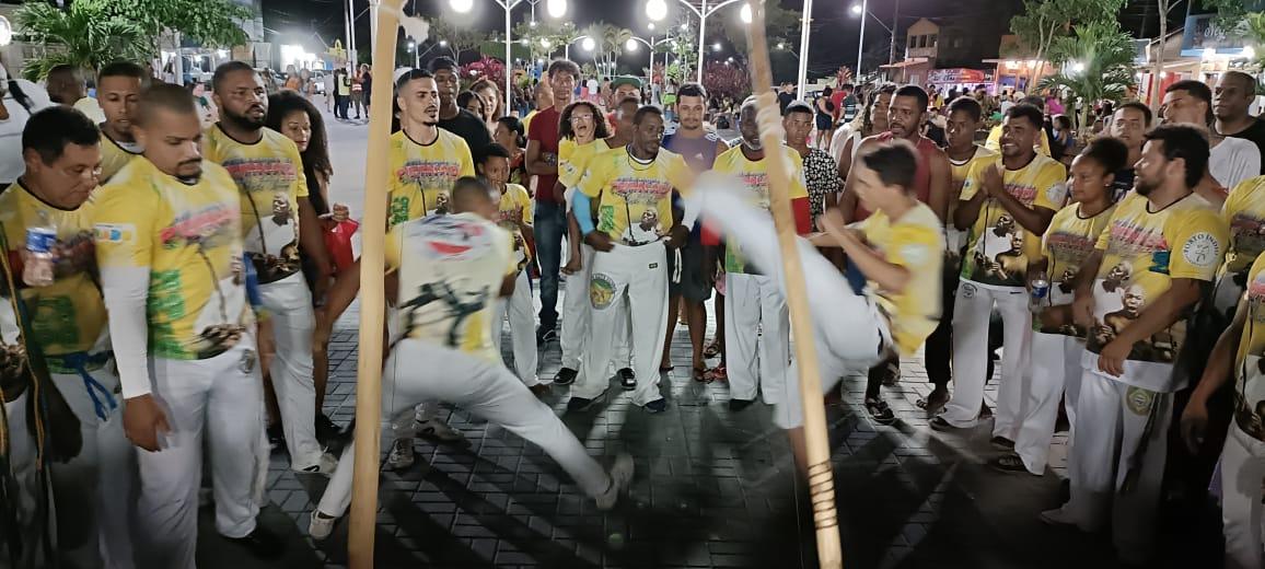 Batizado e troca de corda da Escola de Capoeira Pernada Baiana em Prado celebra a cultura e a inclusão social