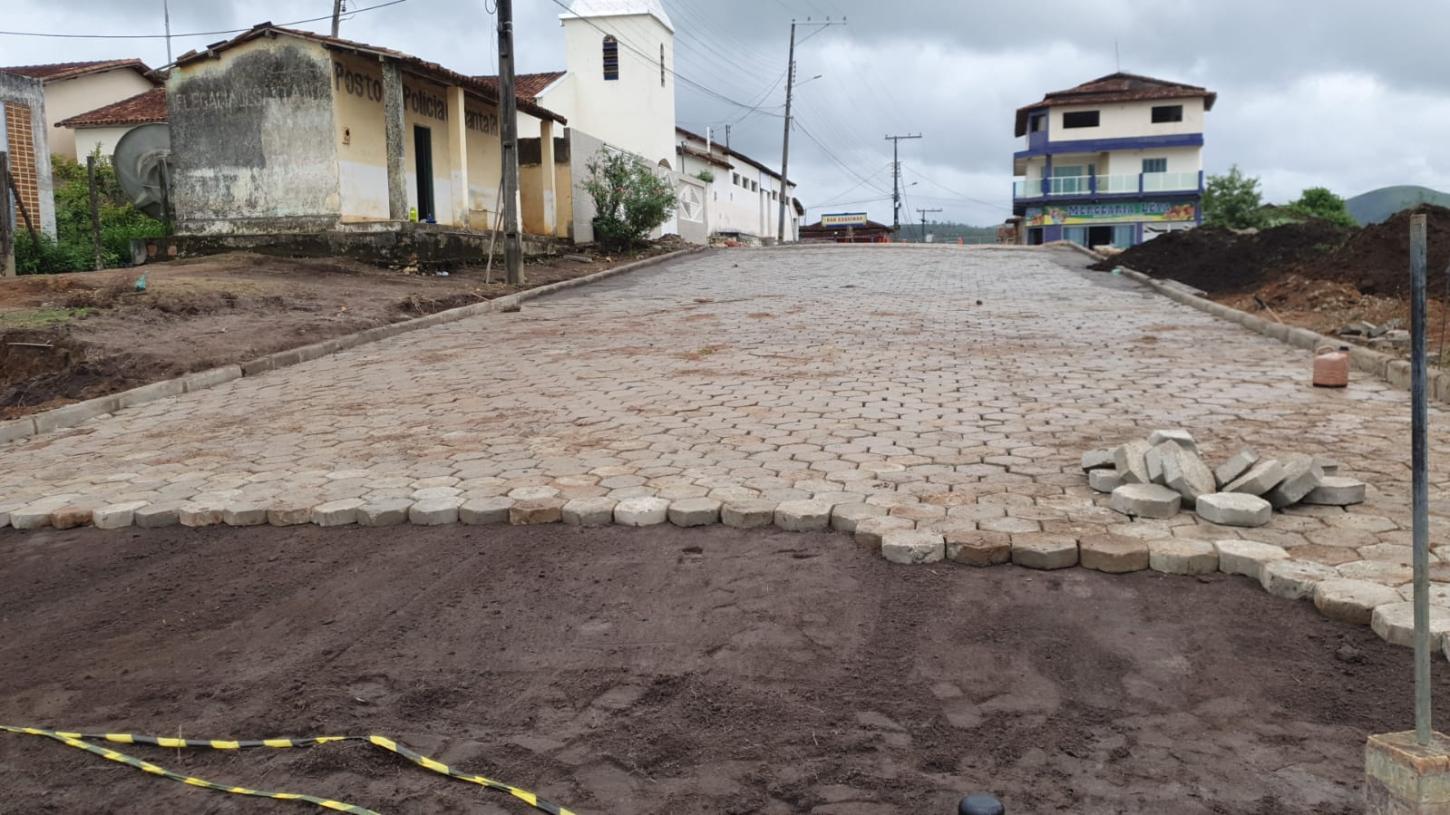 Prefeito Mildson dá ordem para iniciar obras de calçamento em Santa Rita do Planalto