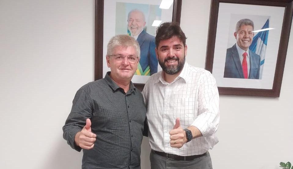 Com chefe de Gabinete do Governador prefeito de Itanhém busca mais apoio do Estado para demandas de Itanhém
