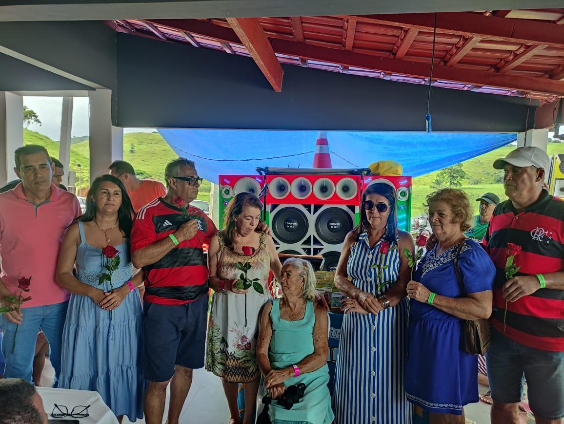 Homenagem emocionante: aniversário de Hinho Ferraz celebrado com grande reconhecimento a Dona Pipoca, sua mãe