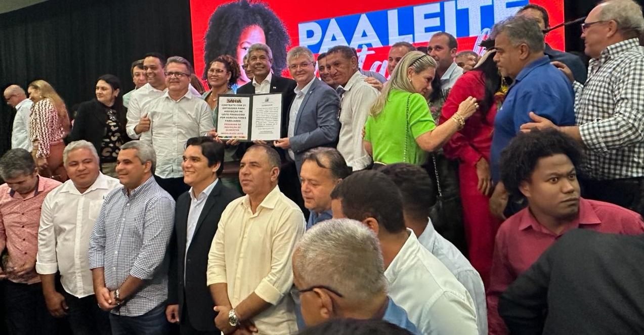Mildson participa de ato de assinatura com a Coopvali; PAA Leite vai injetar cerca de 5 milhões na economia e beneficiar agricultura familiar