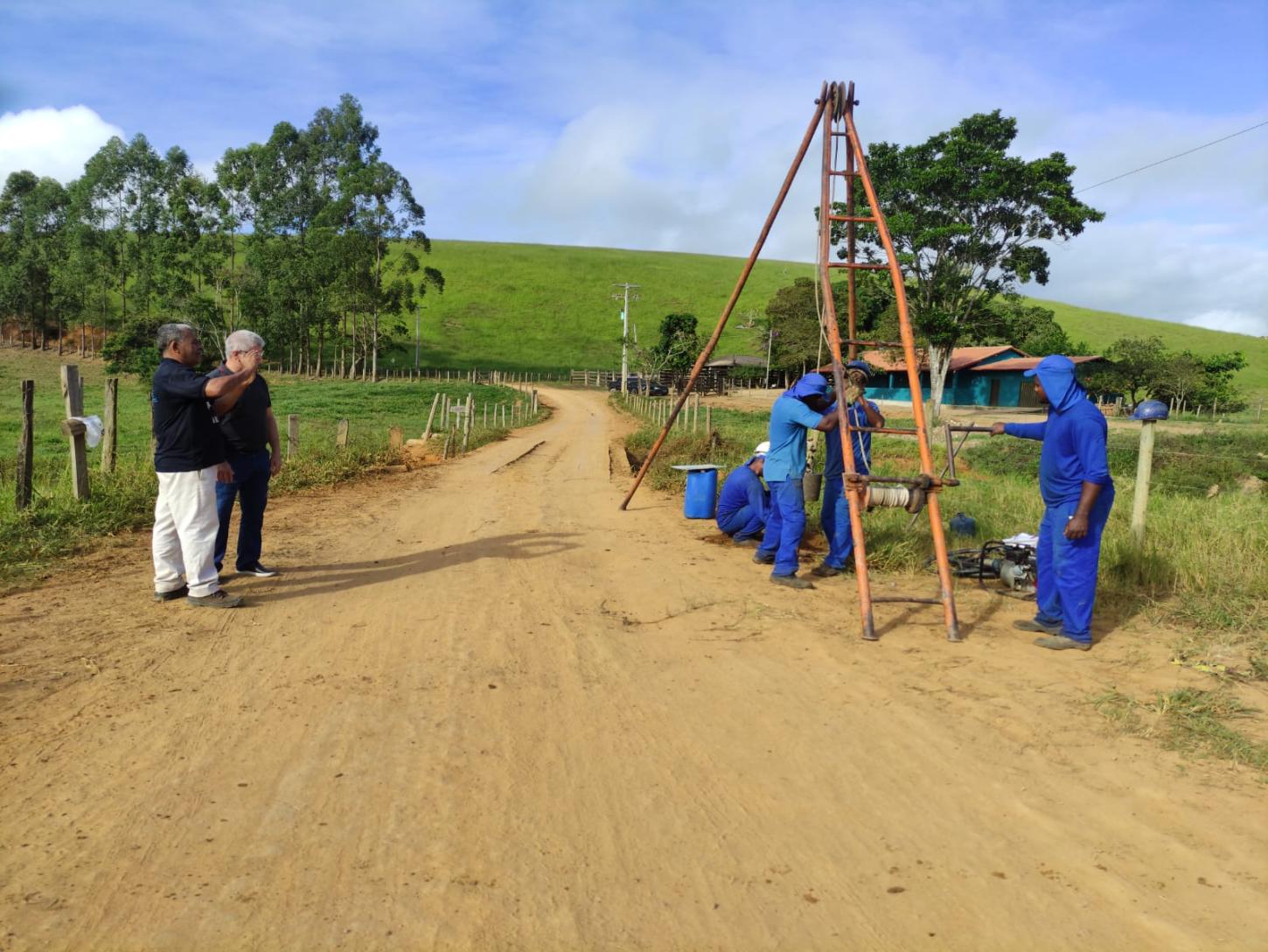 Prefeito Mildson acompanha equipe de sondagem para construção de ponte de concreto da Vila São José