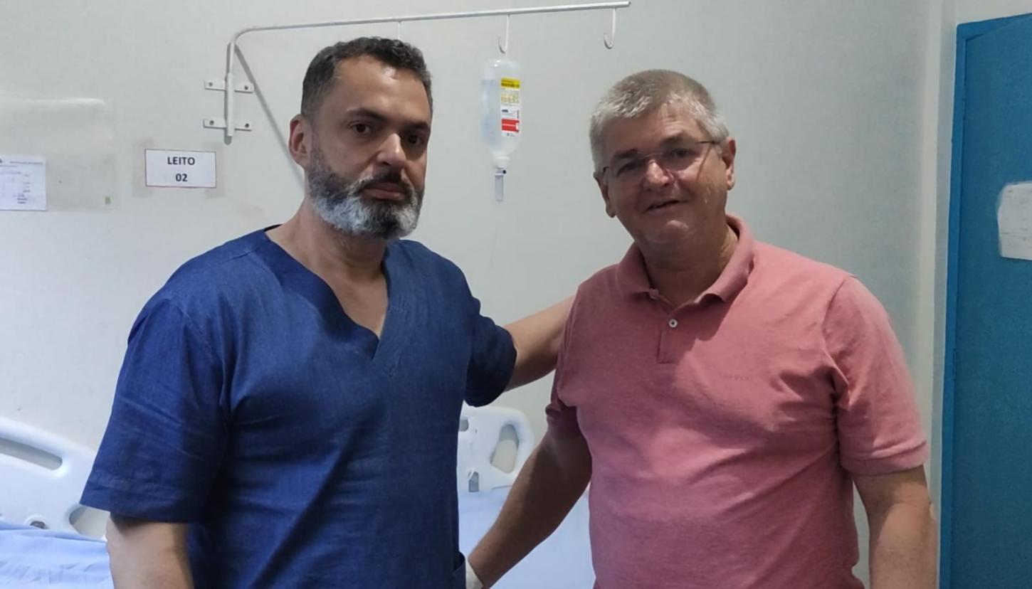 Cirurgia que prefeito fez durante mutirão no Hospital Municipal é um testemunho vivo do seu comprometimento com a saúde