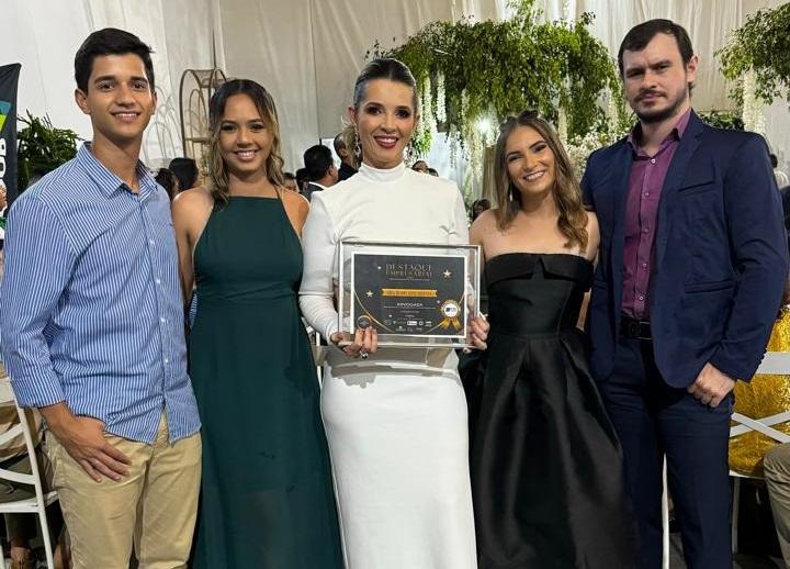 19 VEZES: Dra. Kerry Anne é homenageada como Melhor Advogada de Itanhém