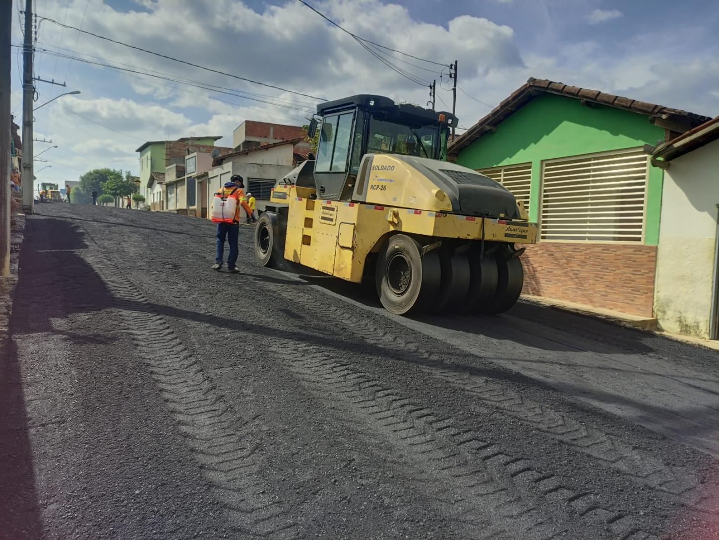 Itanhém avança em Infraestrutura com asfalto que vai ligar o trevo à Praça da Rodoviária