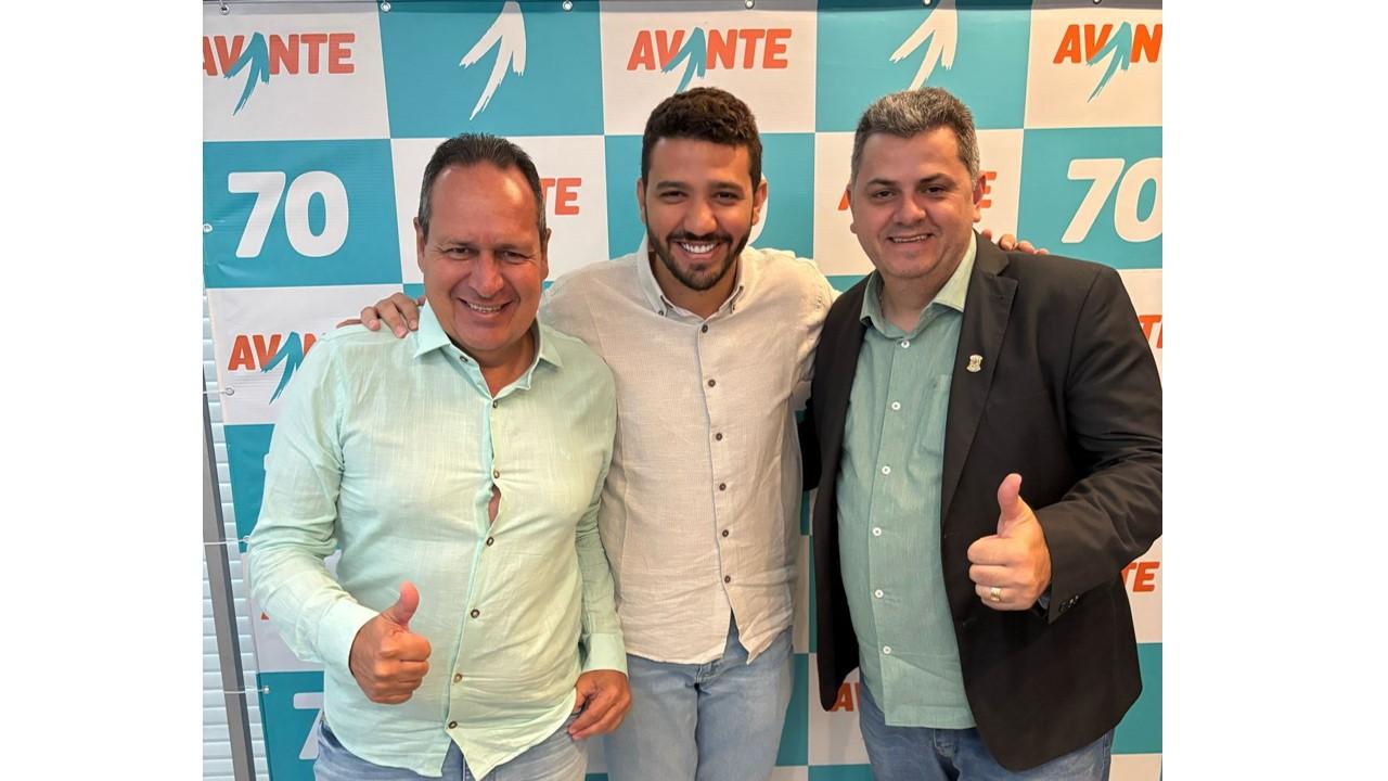 Vereadores conseguem compromisso de emenda e melhorias para Itanhém com deputado Neto Carletto