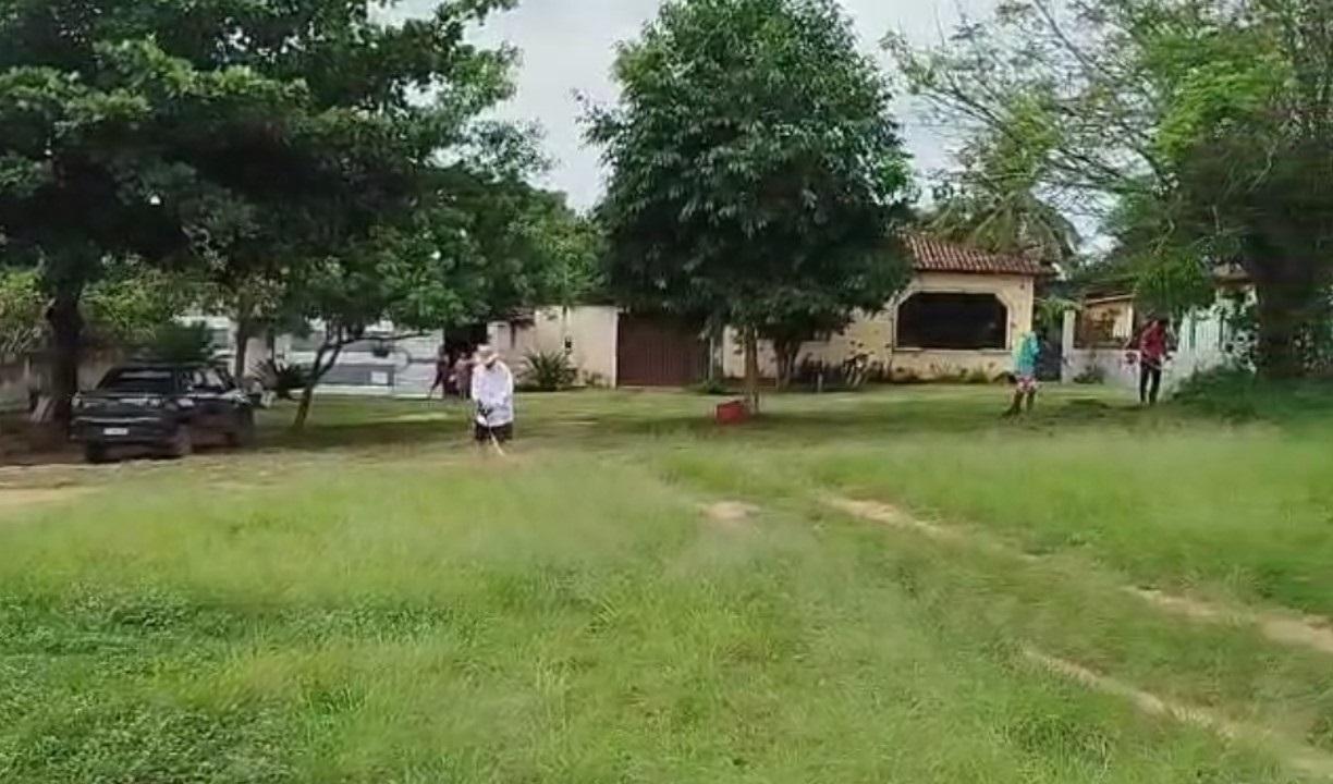 Vídeo e cobra: Vereador Deó denuncia abandono da Praça da Matriz; “a prefeitura não está fazendo nada por Batinga