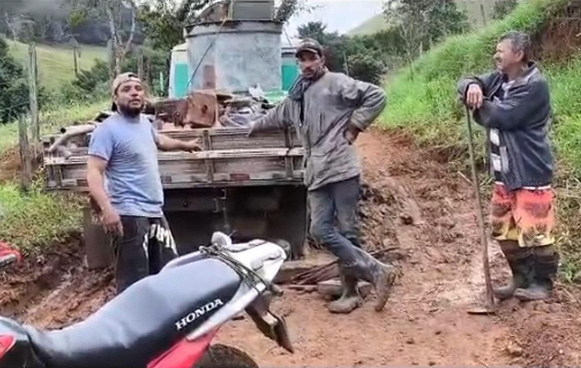 VÍDEO: Morador xinga prefeito Bentivi de safado e pilantra por abandono das estradas e promessa não cumprida