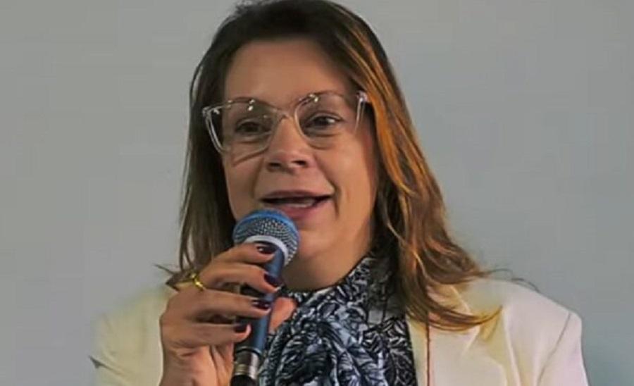 ÁUDIO: Secretária de Assistência Social responsabiliza União e Estado por problemas sociais de Itanhém