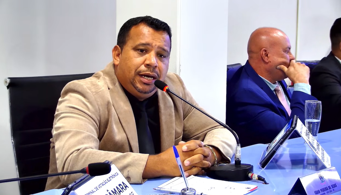 Nefelibático, vereador Fábio demonstra estar fora de órbita ao votar contas do ex-prefeito Mildson Medeiros
