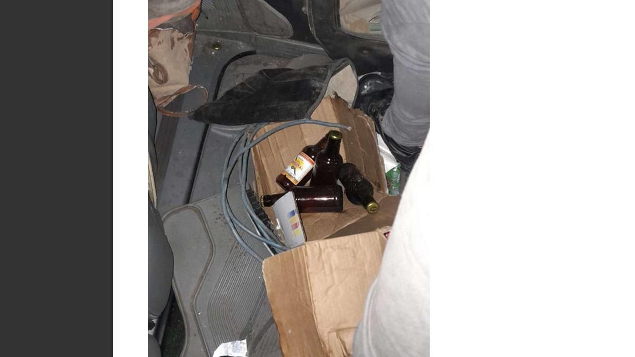 Foto do auto de prisão em flagrante revela bebidas em Hilux de motorista de 68 anos preso por morte de mãe e dois filhos na BA-290