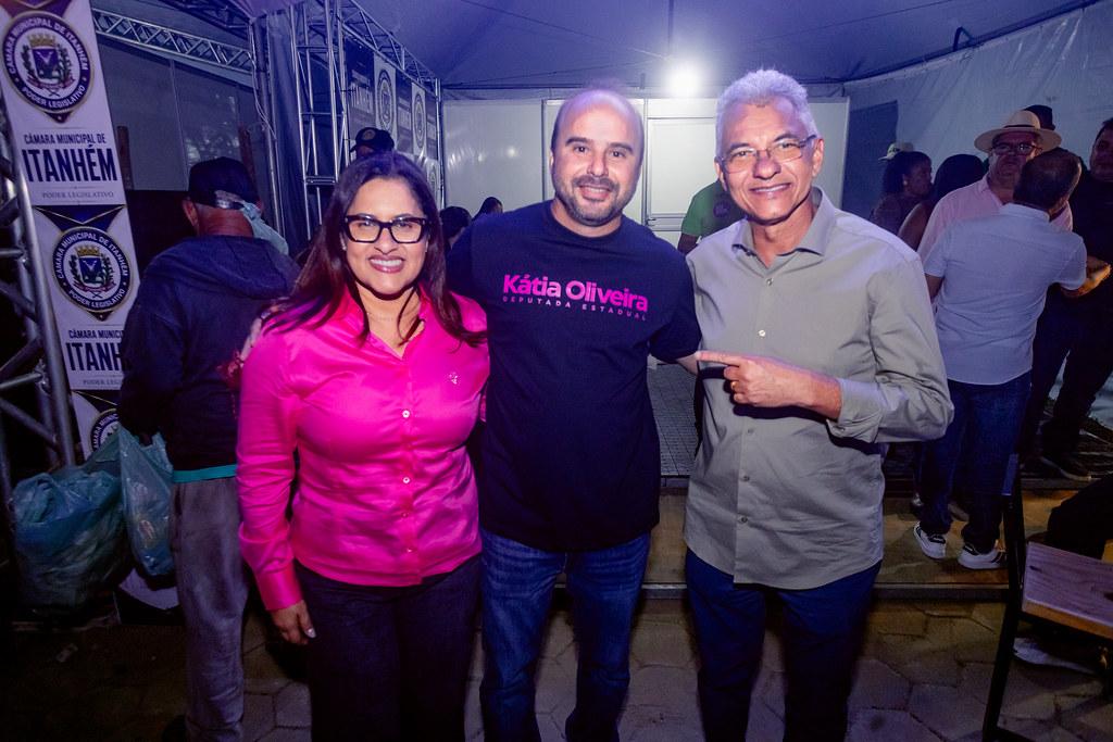 Kátia Oliveira amplia apoio político em Itanhém e deverá receber votação expressiva