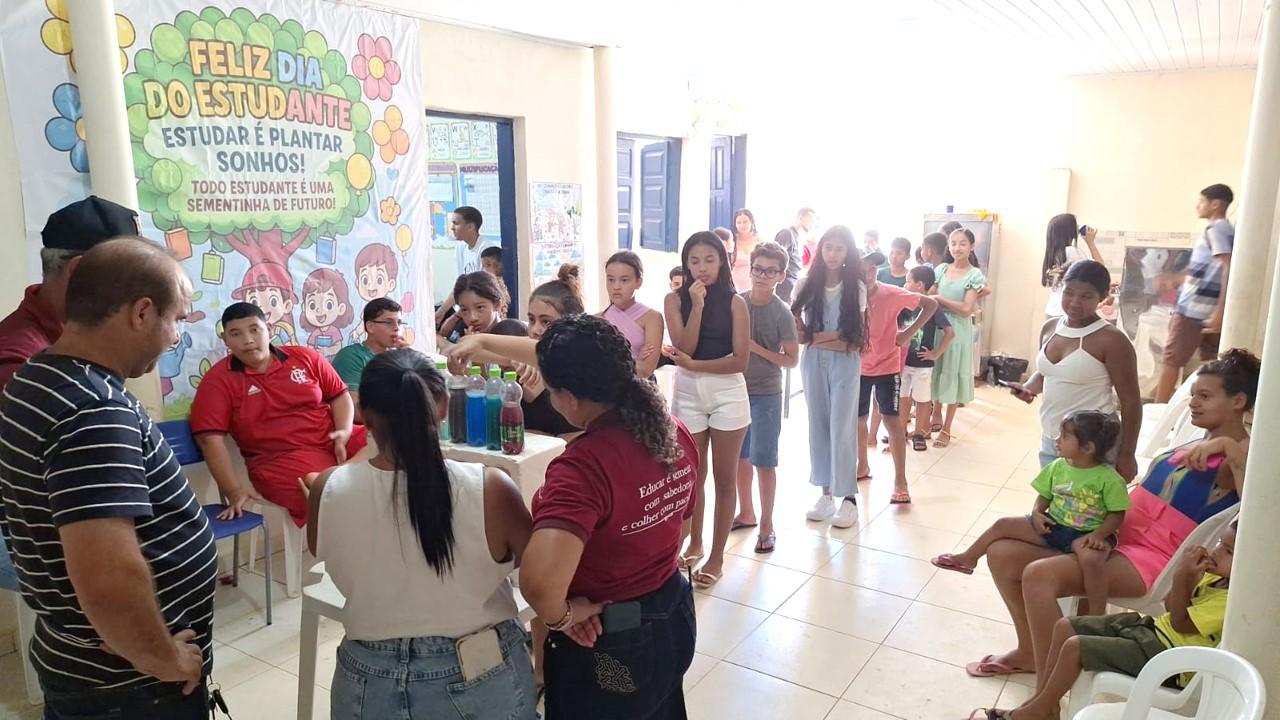 Paulinho Correia promove festa das crianças em Vila São José com professores e funcionários da escola