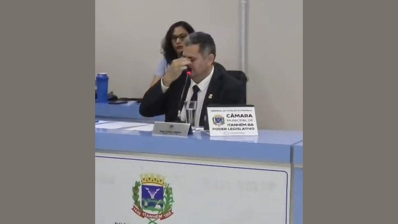 Renato Correia chora ao agradecer apoio e mostra que a gratidão ainda tem lugar na política