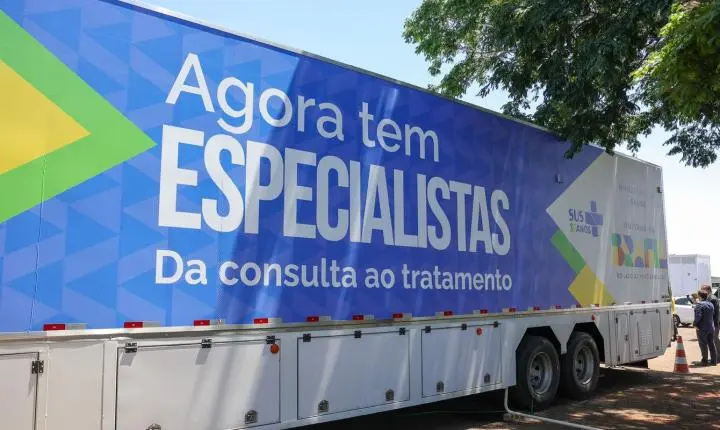 Agora Tem Especialistas lança em Manguinhos carreta de saúde da mulher