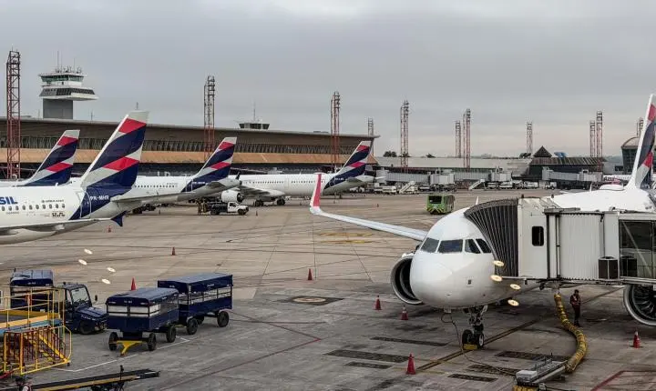 Anvisa atualiza regras de segurança sanitária para aviões e aeroportos