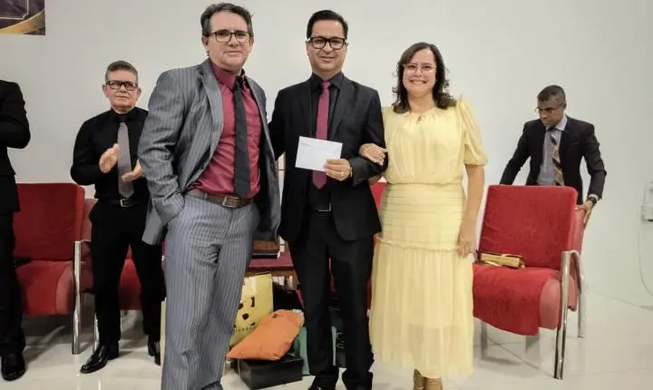 Assembleia de Deus Missão realiza culto especial em homenagem aos 48 anos do pastor Jean Carlos em Itanhém