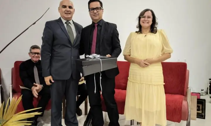 Assembleia de Deus Missão realiza culto especial em homenagem aos 48 anos do pastor Jean Carlos em Itanhém
