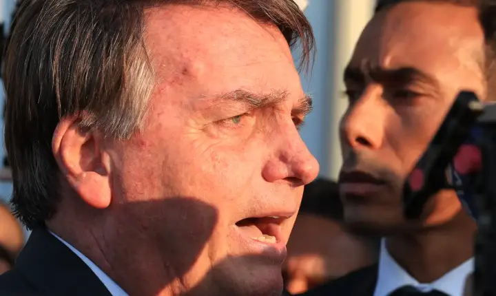 Bolsonaro tem alta hospitalar após passar por cirurgia no ombro