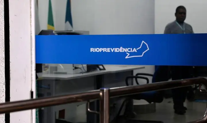 Cláudio Castro exonera presidente da Rioprovidência