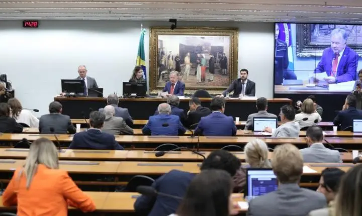 Comissão aprova sete candidatos ao TCU; votação secreta no plenário ocorre nesta terça-feira